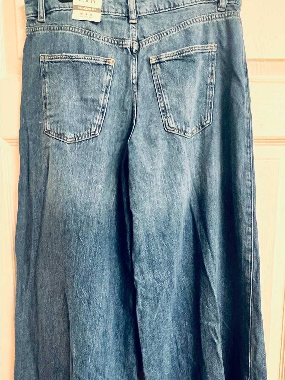 ZARA Very-Wide Mid-Rise
Palazzo Jeans Denim Faded Size 4 NEW